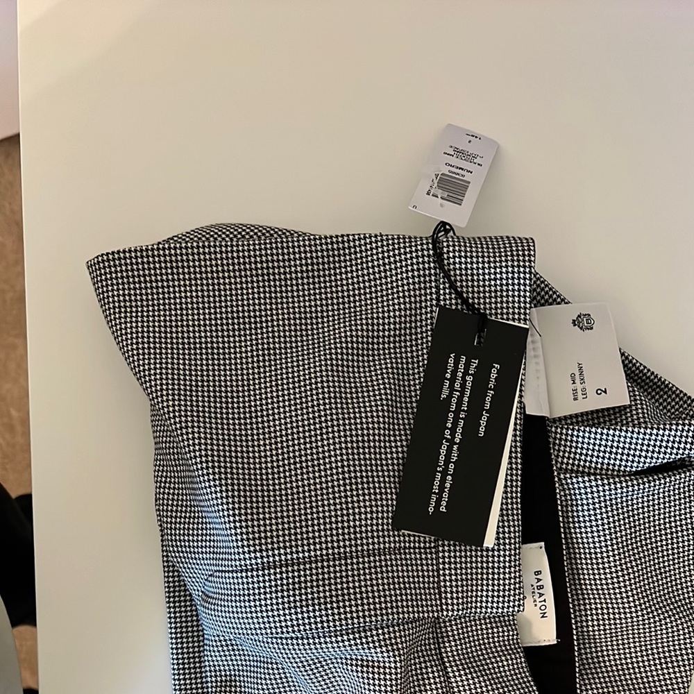 New Aritzia Size 2